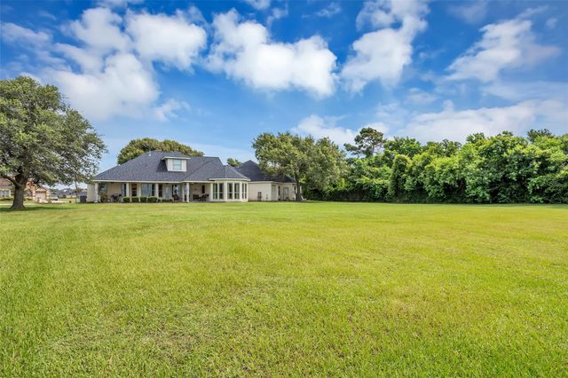 6426 Dow Reef Drive, Beach City, TX 77523