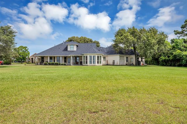 6426 Dow Reef Drive, Beach City, TX 77523