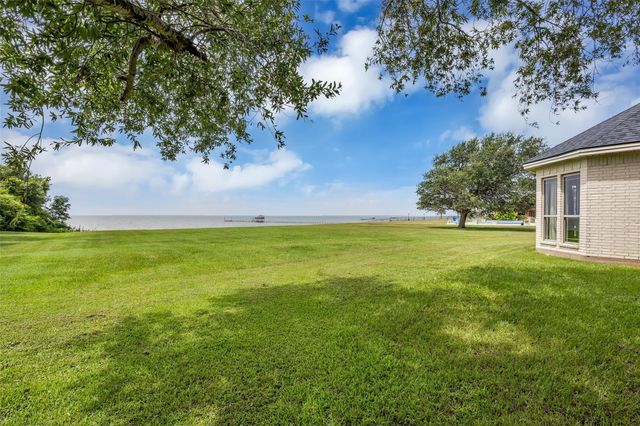 6426 Dow Reef Drive, Beach City, TX 77523