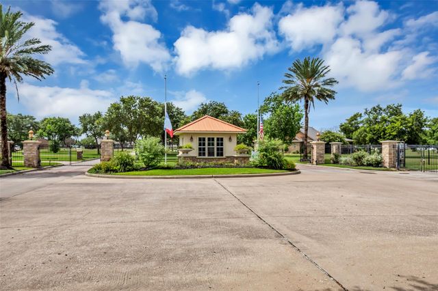 6426 Dow Reef Drive, Beach City, TX 77523