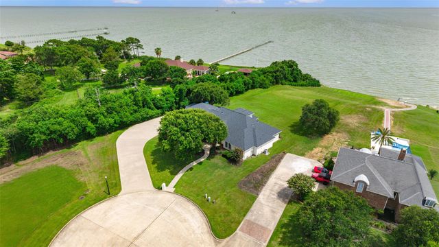 6426 Dow Reef Drive, Beach City, TX 77523