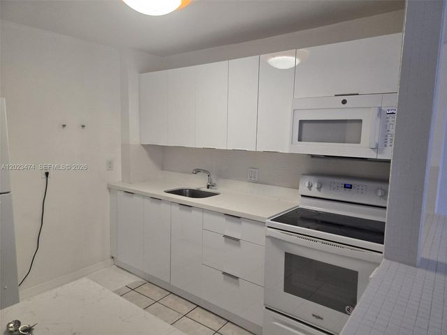 16950 W Dixie Hwy B320, North Miami Beach, FL 33160
