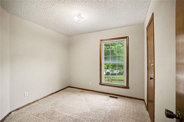 1100 NE 115th Street, Kansas City, MO 64155