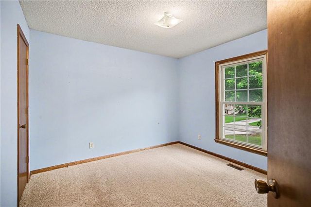 1100 NE 115th Street, Kansas City, MO 64155