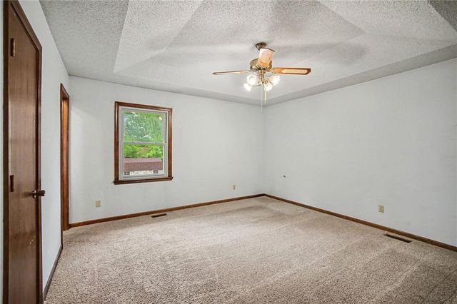 1100 NE 115th Street, Kansas City, MO 64155