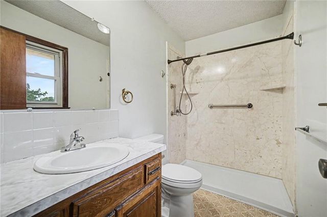 1100 NE 115th Street, Kansas City, MO 64155