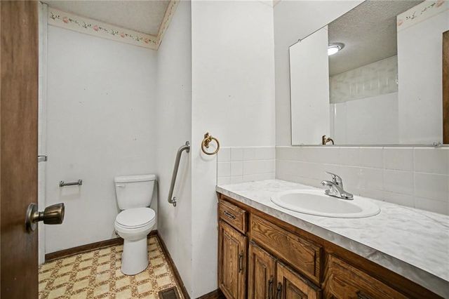 1100 NE 115th Street, Kansas City, MO 64155