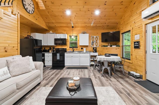 707 Little Indian Drive, Jamestown, KY 42629