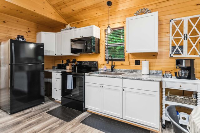 707 Little Indian Drive, Jamestown, KY 42629