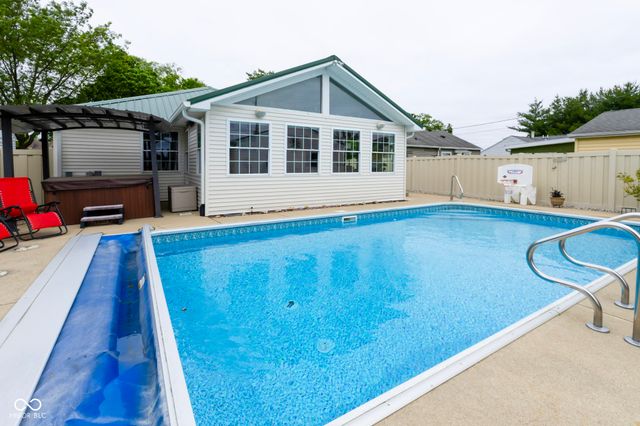 2305 Caldwell Place, Columbus, IN 47201