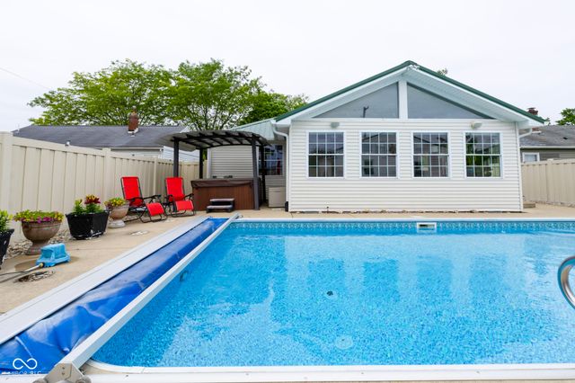 2305 Caldwell Place, Columbus, IN 47201