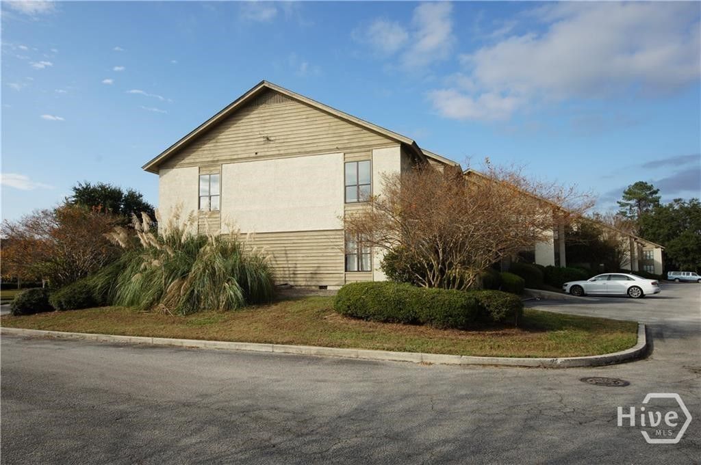 Image 10 of property listing at 351 Commerce Place E, Savannah, GA 31406