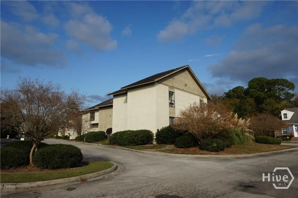 Image 2 of property listing at 351 Commerce Place E, Savannah, GA 31406