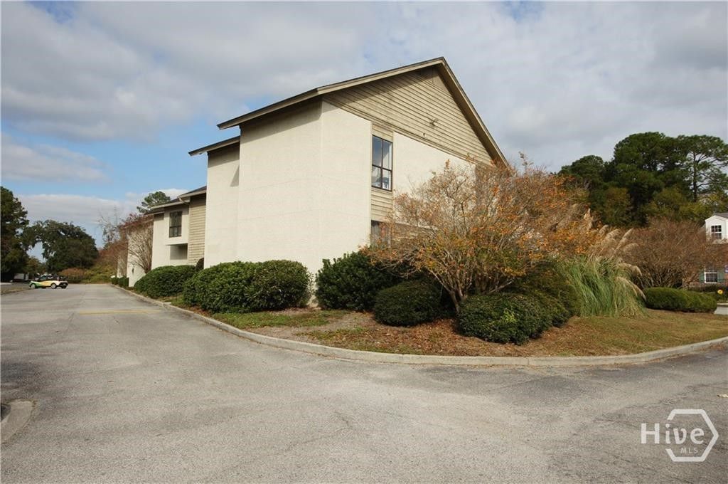 Image 3 of property listing at 351 Commerce Place E, Savannah, GA 31406
