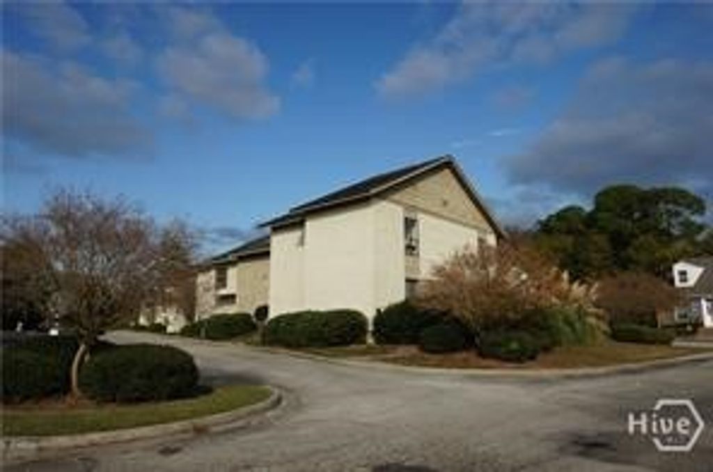 Image 4 of property listing at 351 Commerce Place E, Savannah, GA 31406