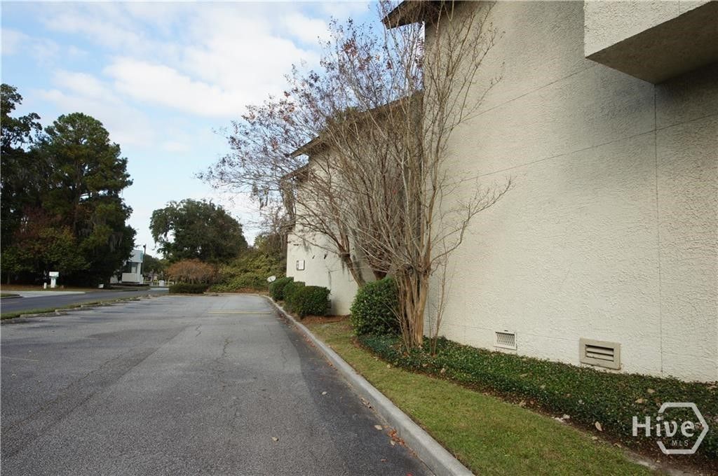 Image 6 of property listing at 351 Commerce Place E, Savannah, GA 31406