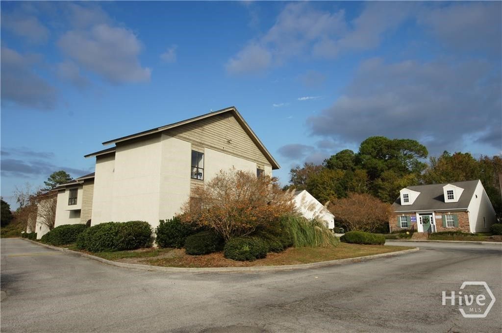Image 7 of property listing at 351 Commerce Place E, Savannah, GA 31406