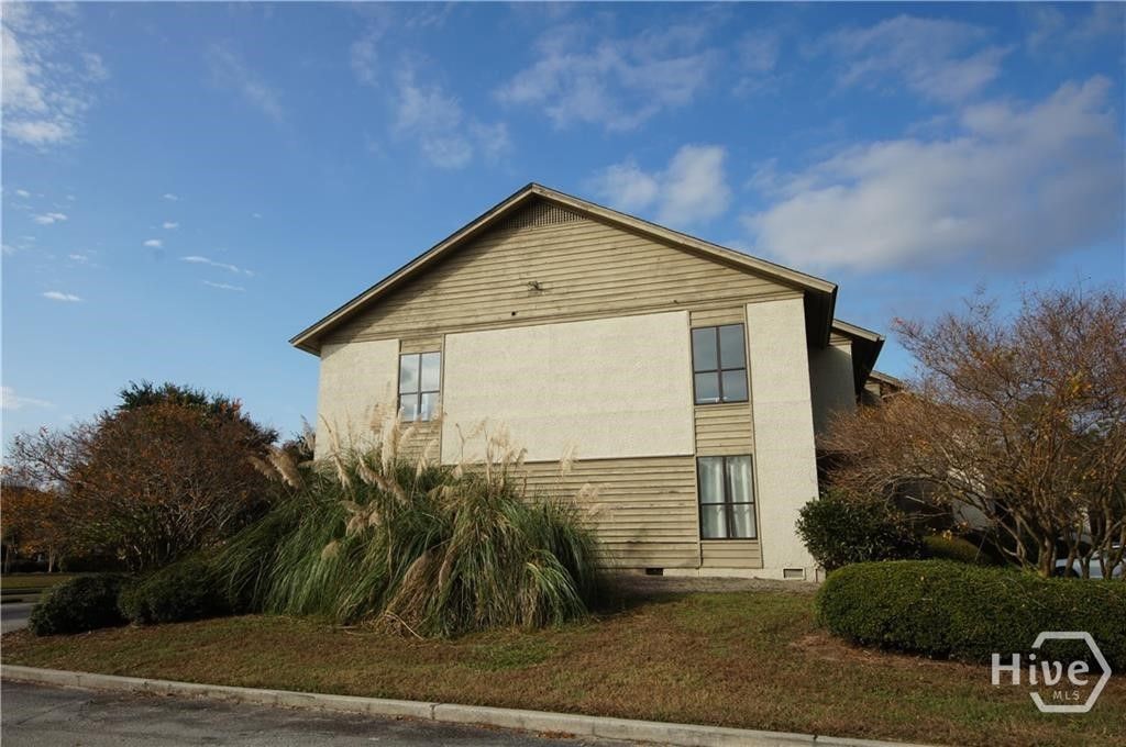 Image 8 of property listing at 351 Commerce Place E, Savannah, GA 31406