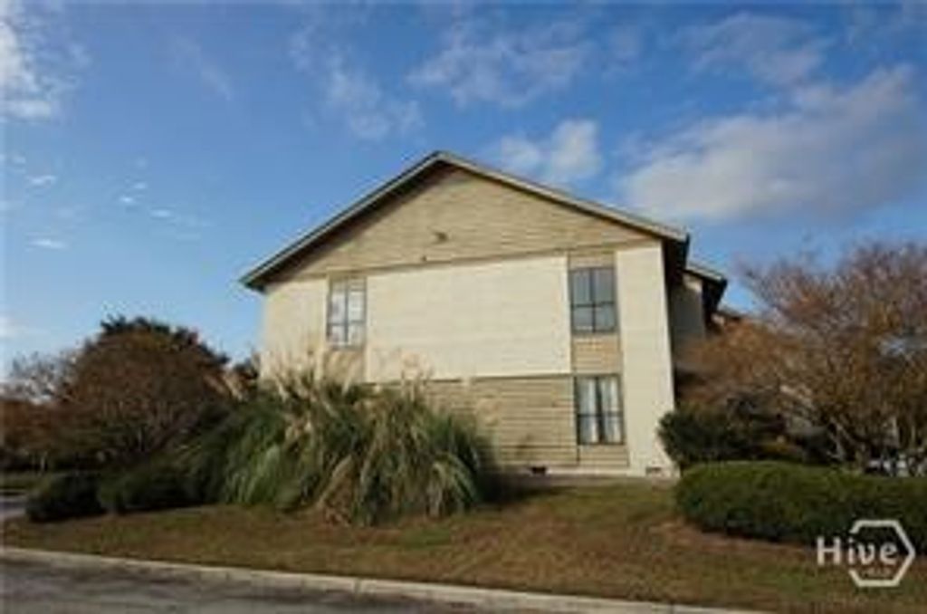 Image 9 of property listing at 351 Commerce Place E, Savannah, GA 31406