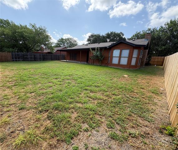 1009 Bowie ST, Lockhart, TX 78644