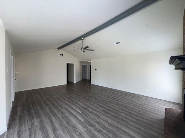 1009 Bowie ST, Lockhart, TX 78644