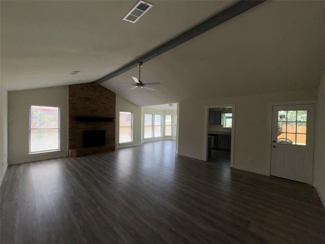 1009 Bowie ST, Lockhart, TX 78644