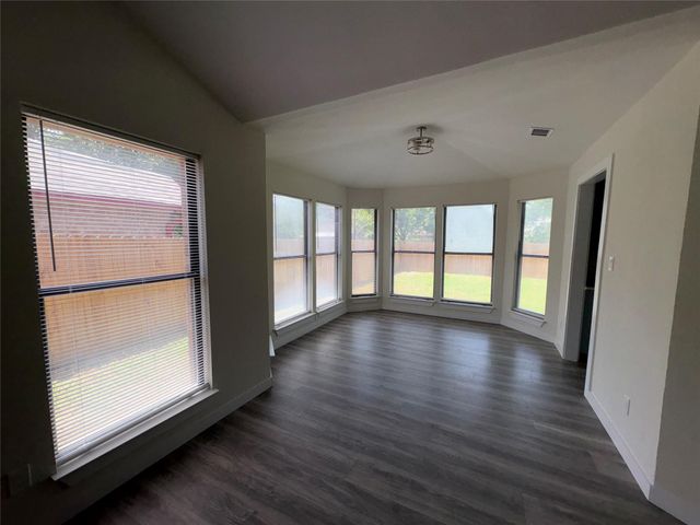 1009 Bowie ST, Lockhart, TX 78644