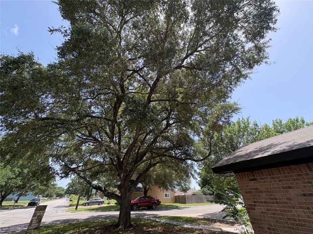 1009 Bowie ST, Lockhart, TX 78644
