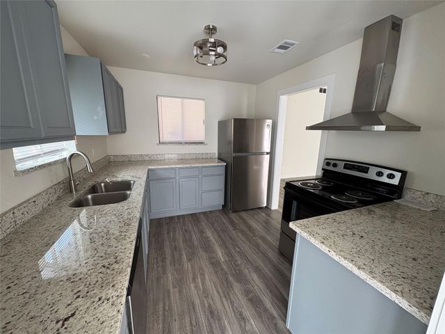 1009 Bowie ST, Lockhart, TX 78644