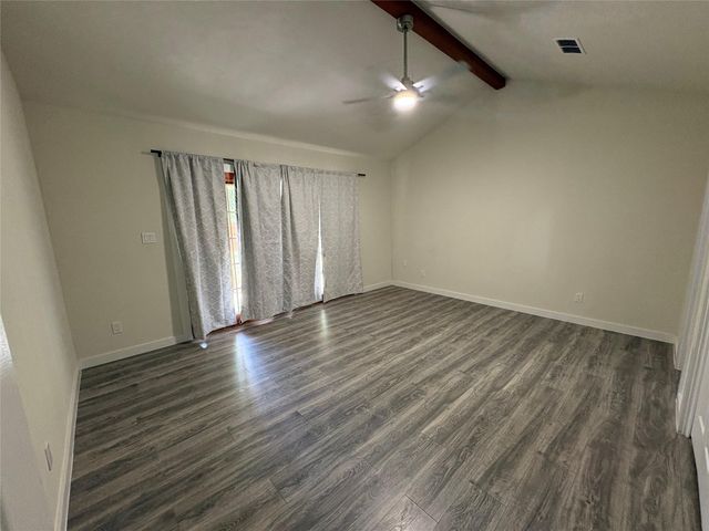 1009 Bowie ST, Lockhart, TX 78644