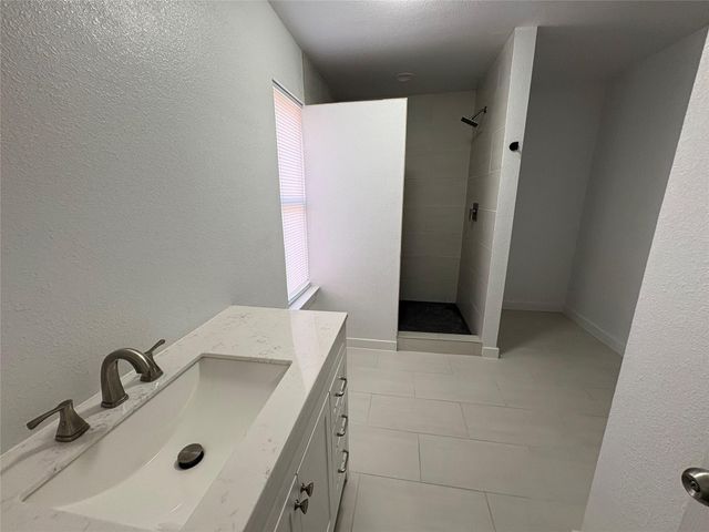 1009 Bowie ST, Lockhart, TX 78644
