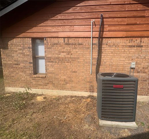 1009 Bowie ST, Lockhart, TX 78644