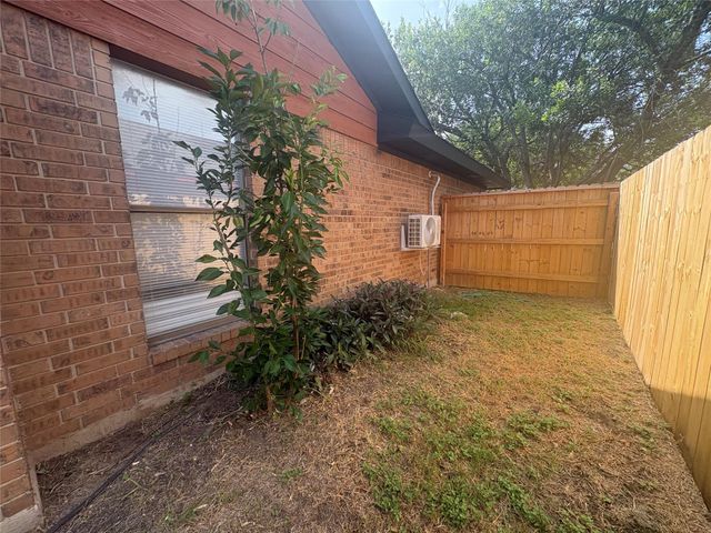 1009 Bowie ST, Lockhart, TX 78644