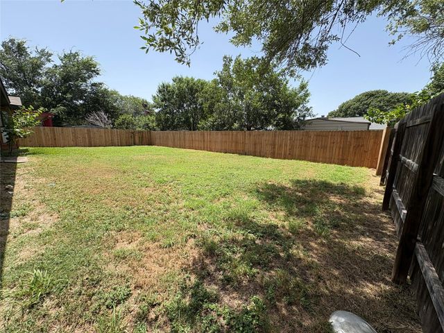 1009 Bowie ST, Lockhart, TX 78644
