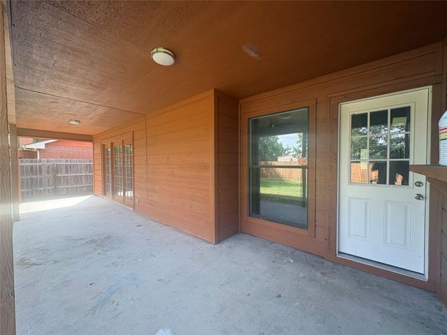 1009 Bowie ST, Lockhart, TX 78644