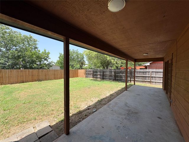 1009 Bowie ST, Lockhart, TX 78644