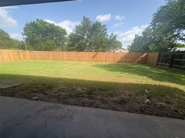 1009 Bowie ST, Lockhart, TX 78644