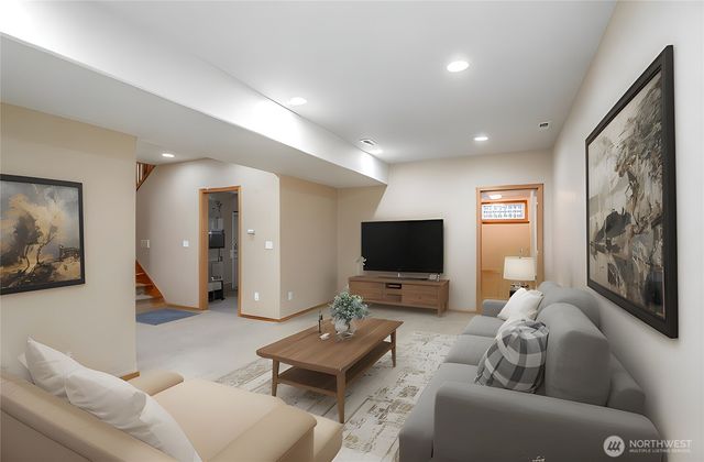 2703 5th Street SW, Puyallup, WA 98373