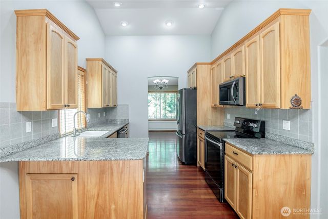 2703 5th Street SW, Puyallup, WA 98373