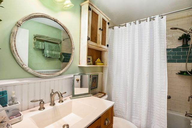 33 Lorraine Road, Teaticket, MA 02536