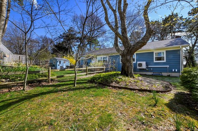 33 Lorraine Road, Teaticket, MA 02536