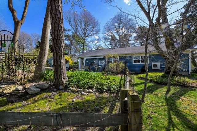 33 Lorraine Road, Teaticket, MA 02536