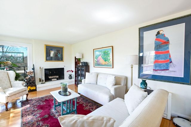 33 Lorraine Road, Teaticket, MA 02536