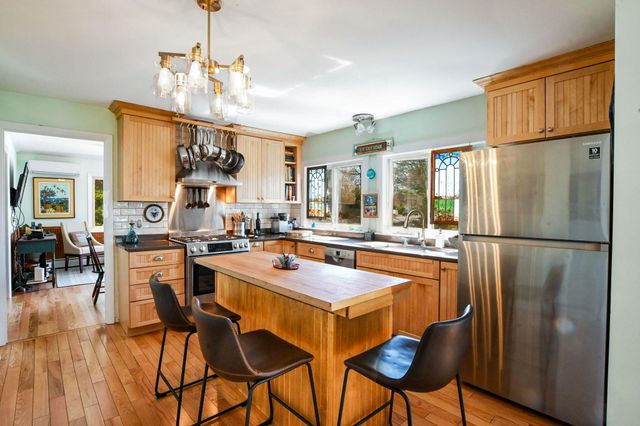 33 Lorraine Road, Teaticket, MA 02536