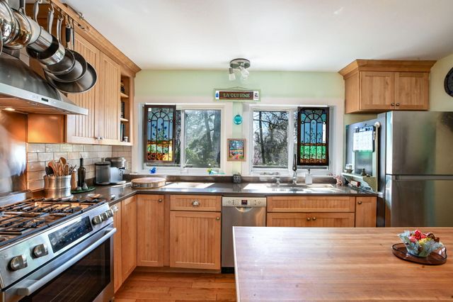 33 Lorraine Road, Teaticket, MA 02536