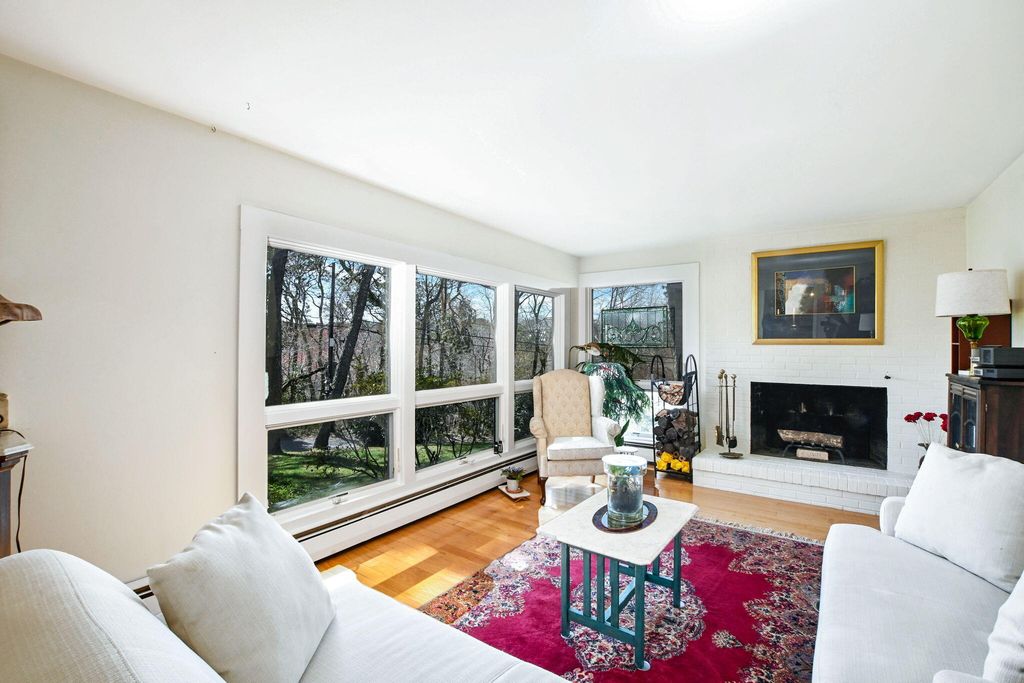 33 Lorraine Road, Teaticket, MA 02536