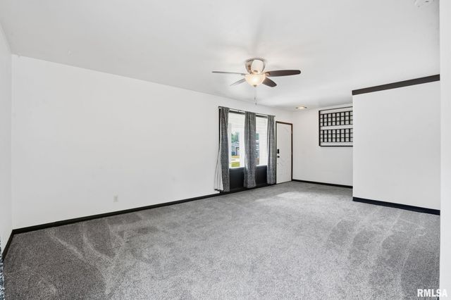 1514 W GARFIELD Street, Davenport, IA 52804