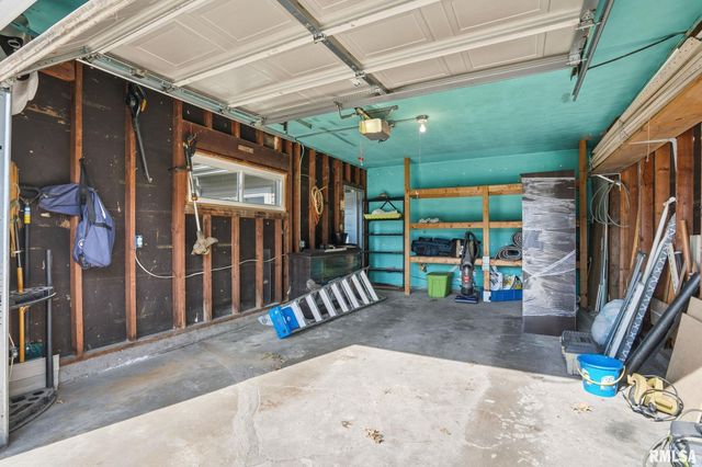 1514 W GARFIELD Street, Davenport, IA 52804