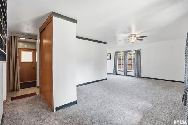 1514 W GARFIELD Street, Davenport, IA 52804