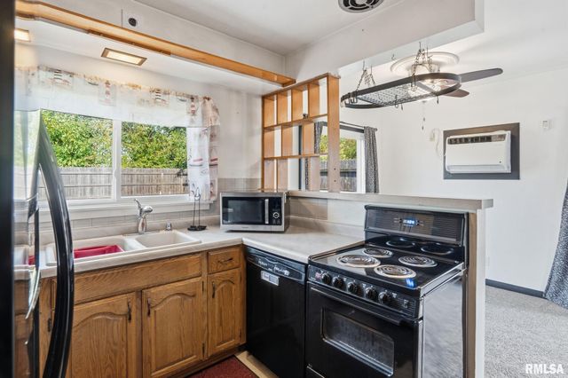 1514 W GARFIELD Street, Davenport, IA 52804